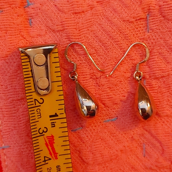 Earrings Dainty 925 polished finish, sterling silver drop shape dangle - Picture 4 of 4